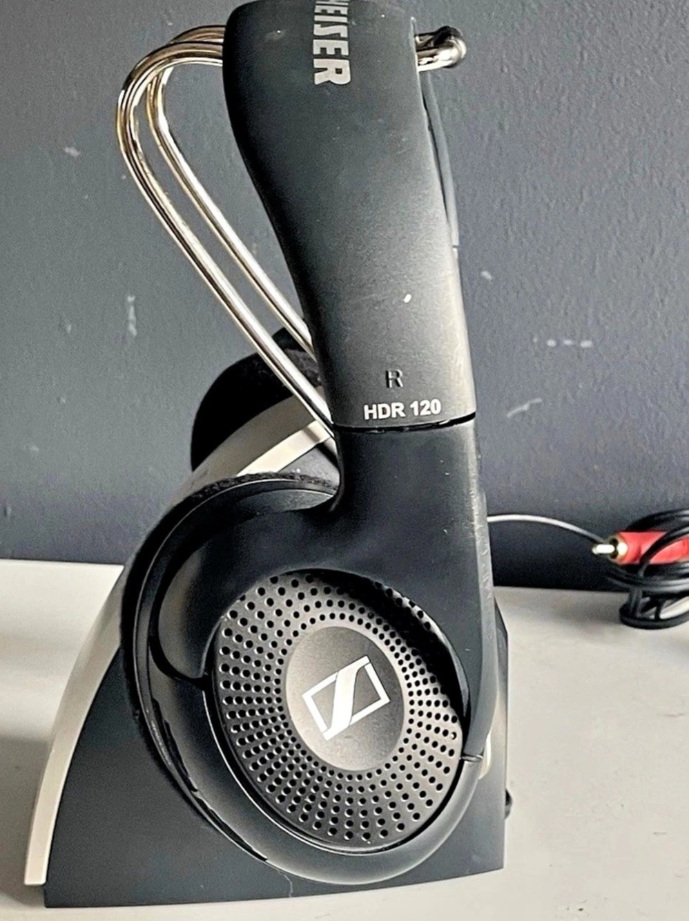 Sennheiser HDR 120 Wireless Headphones Black & White - Picture 10 of 16